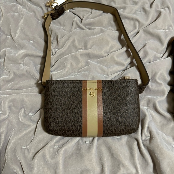 Micheal Kors Purses - Picture 4 of 5